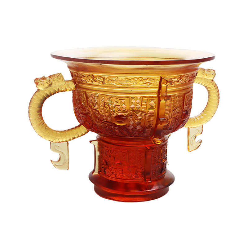 Kinesiskt stativ med draköronhandtag och taggmönster