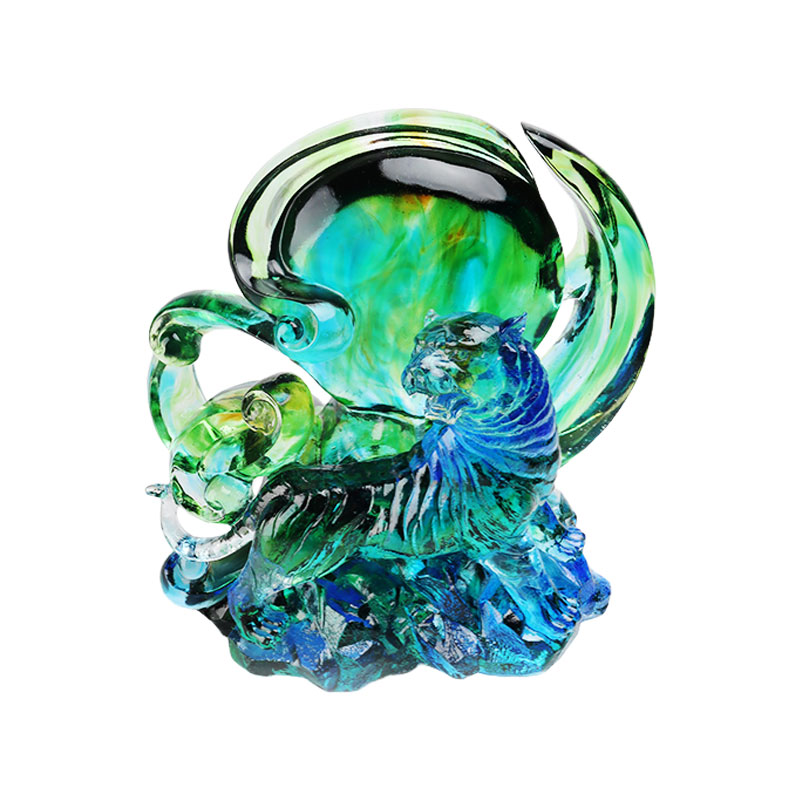 Blågröna genomskinliga tigerprydnader i kristallglas