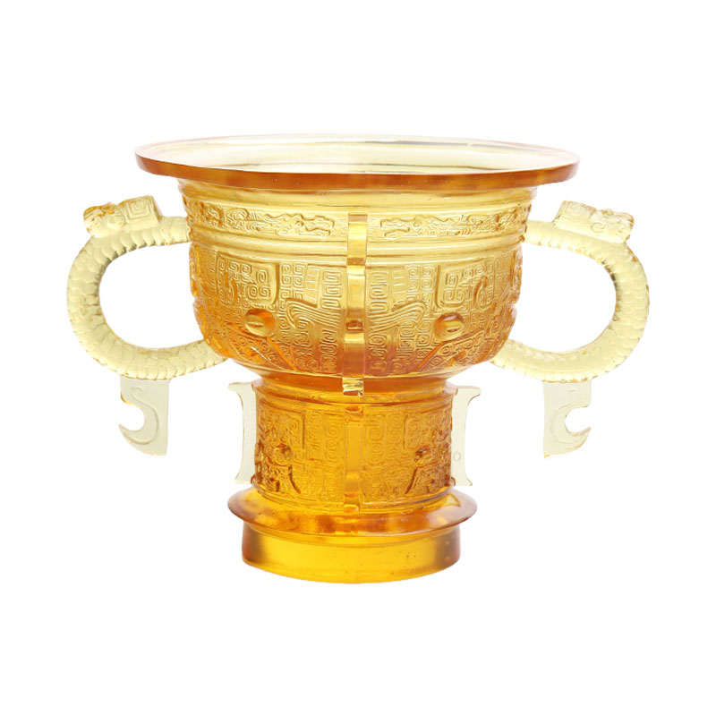 Kinesiskt stativ med draköronhandtag och taggmönster