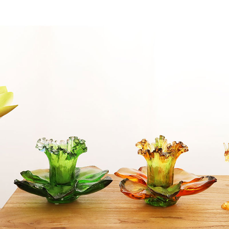 Kronbladsformad ljushållare av glas