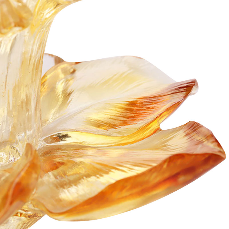 Kronbladsformad ljushållare av glas