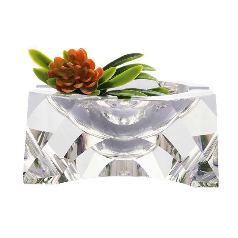 Enkel geometrisk design askkopp i transparent glaskristall