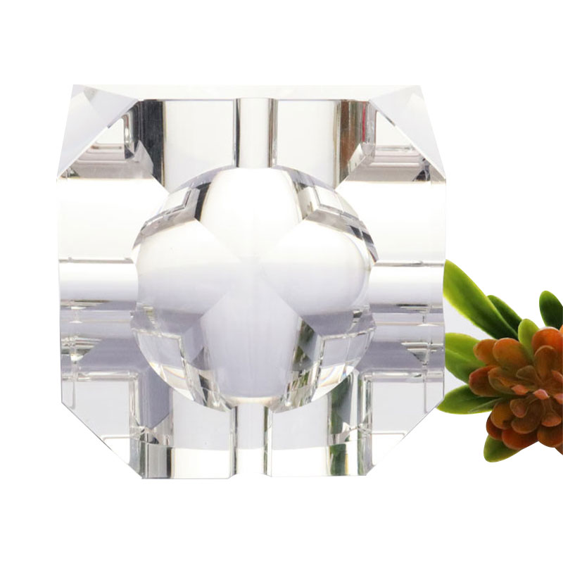 Enkel geometrisk design askkopp i transparent glaskristall