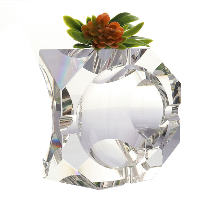 Enkel geometrisk design askkopp i transparent glaskristall