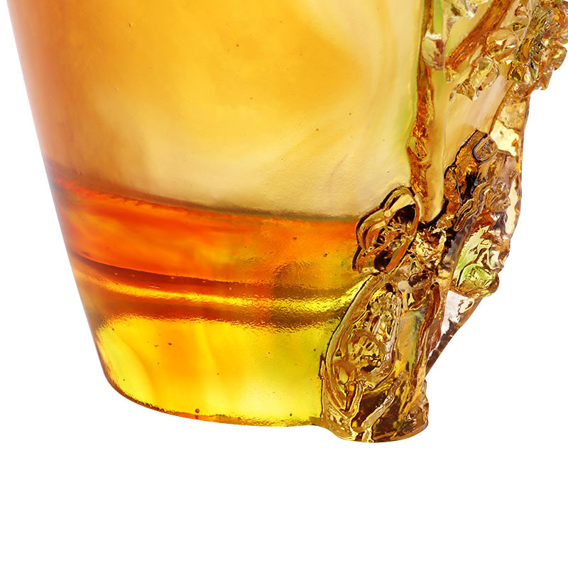 Hemdekorationer Plum blossom snidad design bärnstensglas vas