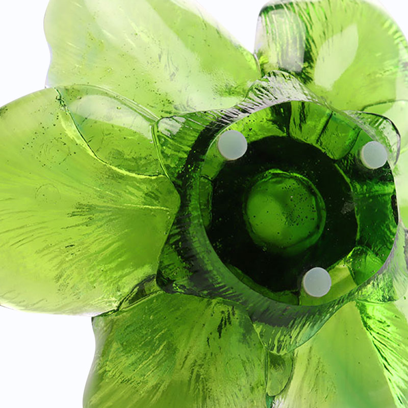 Kronbladsformad ljushållare av glas