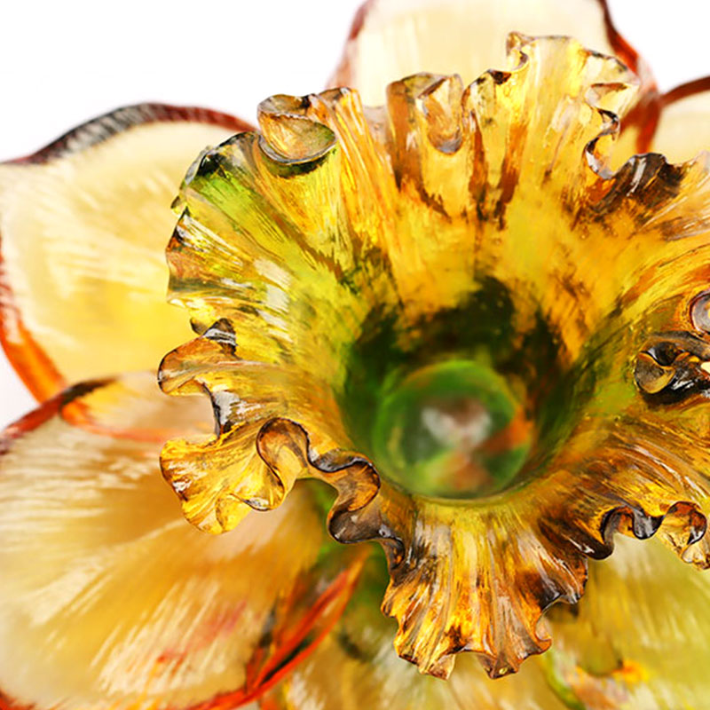 Kronbladsformad ljushållare av glas