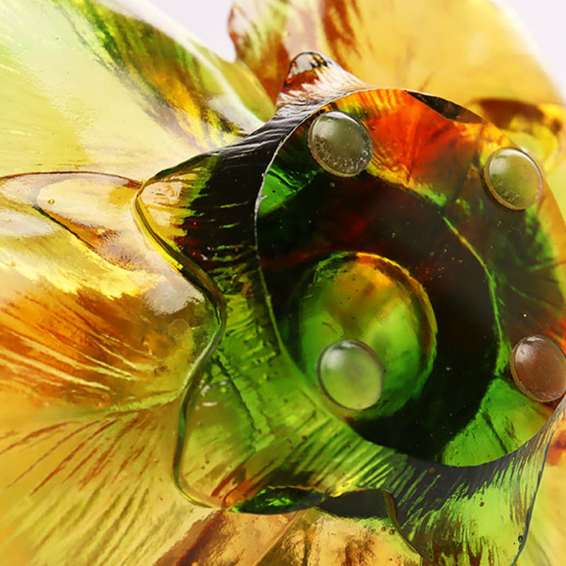 Kronbladsformad ljushållare av glas