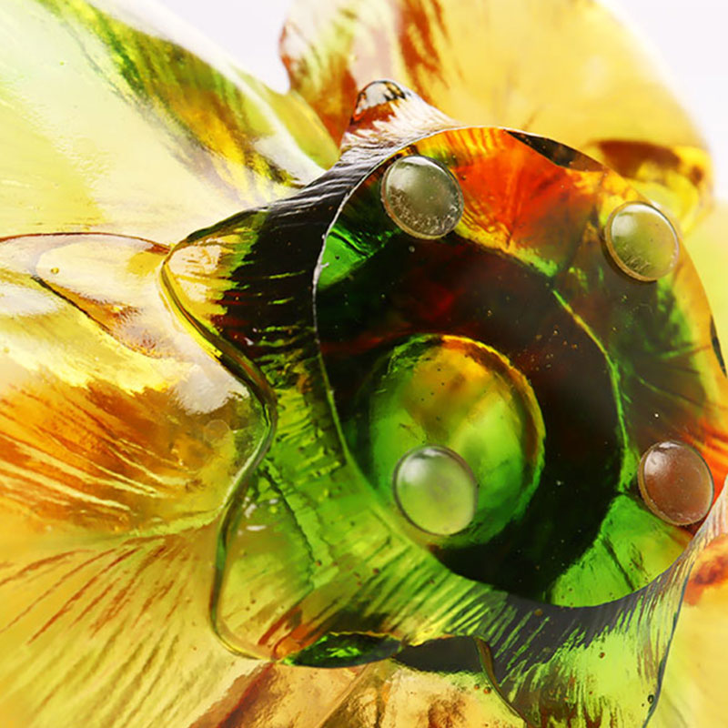 Kronbladsformad ljushållare av glas