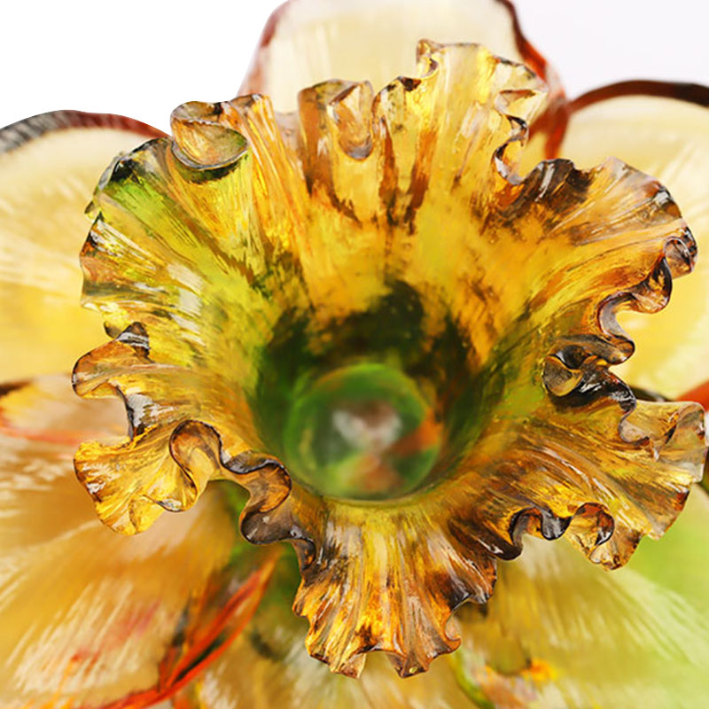 Kronbladsformad ljushållare av glas