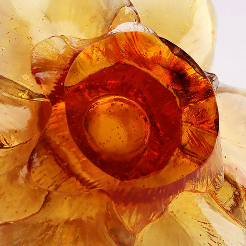 Kronbladsformad ljushållare av glas