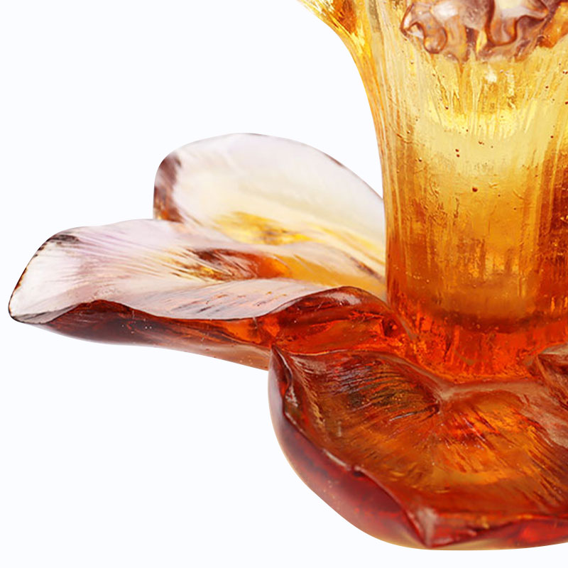 Kronbladsformad ljushållare av glas