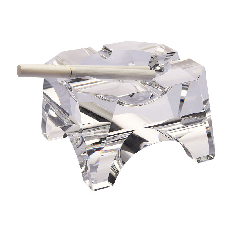 Enkel geometrisk design askkopp i transparent glaskristall