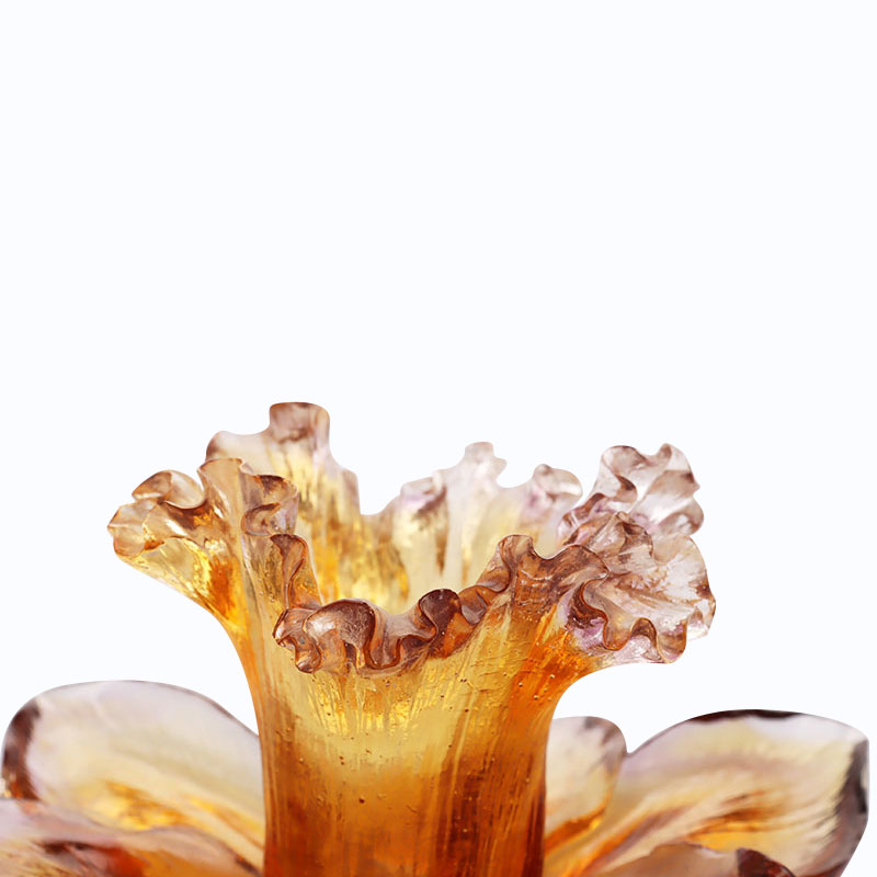 Kronbladsformad ljushållare av glas