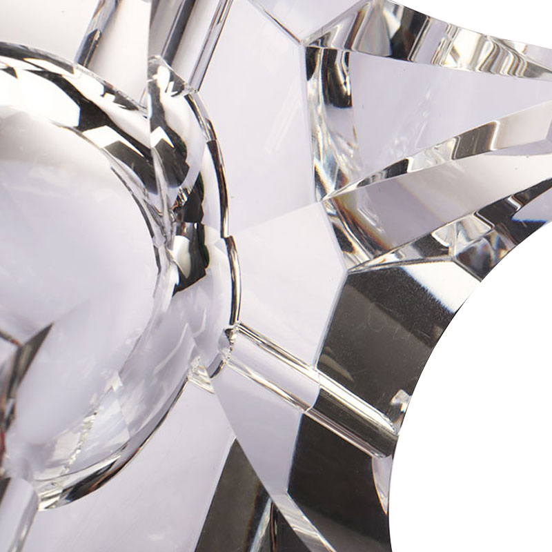 Enkel geometrisk design askkopp i transparent glaskristall