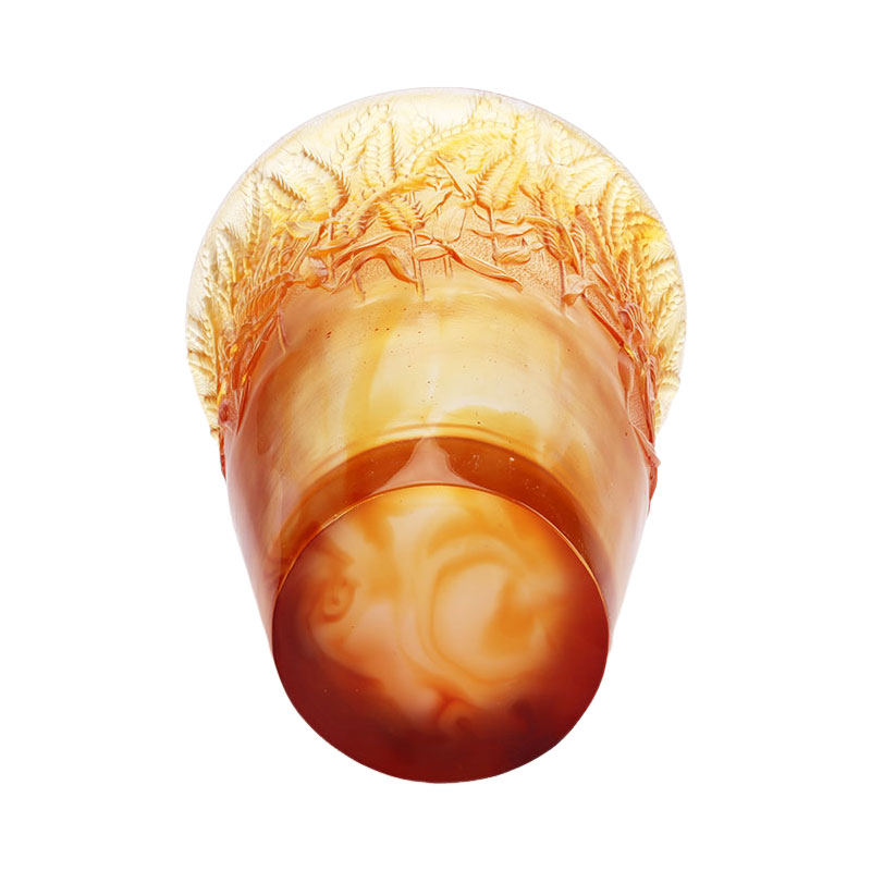 Amber glasvas präglad med veteöron