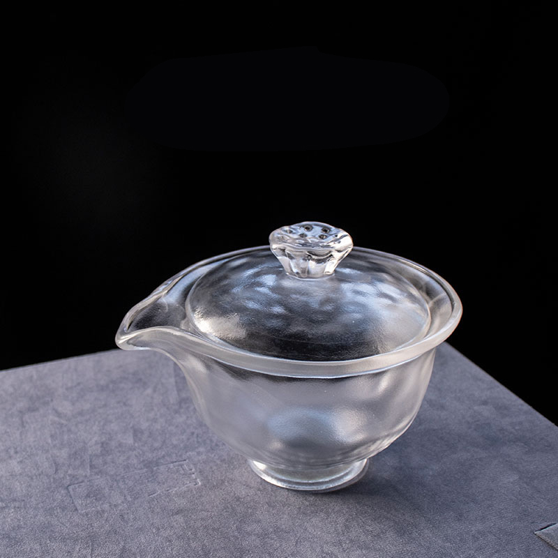 Transparent glas teservis med tekanna, tekopp