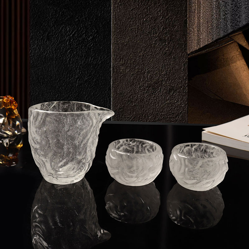 Bubbelmönster genomskinliga tekoppar av glas för användning på hemmakontoret