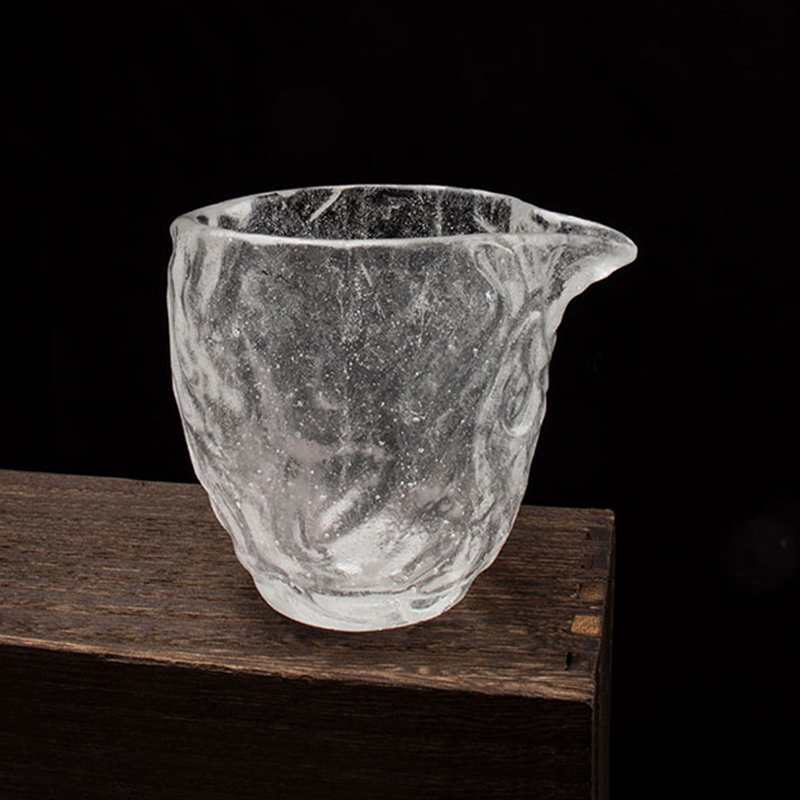 Bubbelmönster genomskinliga tekoppar av glas för användning på hemmakontoret