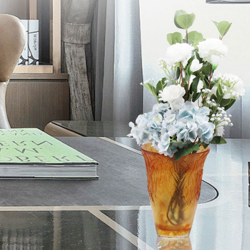 Amber glasvas präglad med veteöron