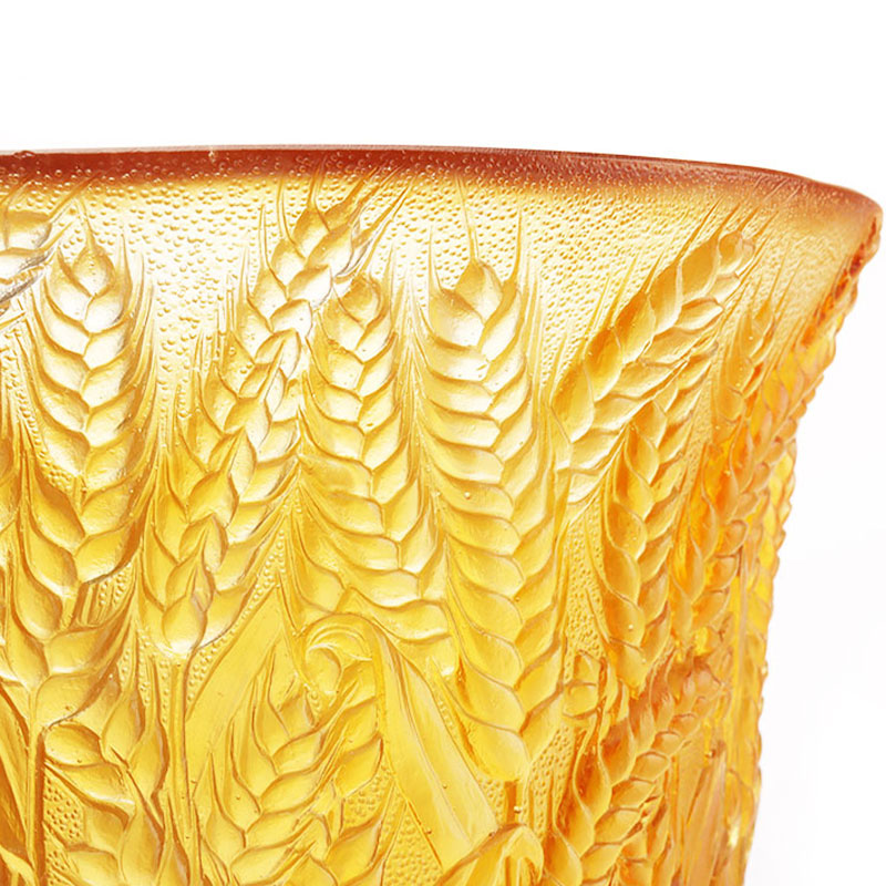 Amber glasvas präglad med veteöron