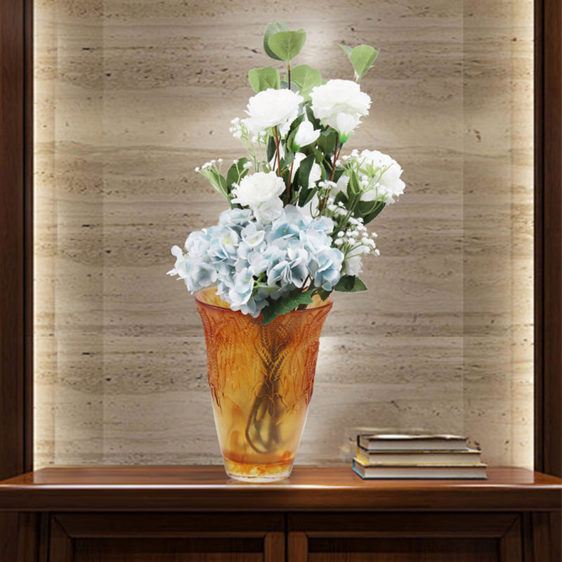 Amber glasvas präglad med veteöron