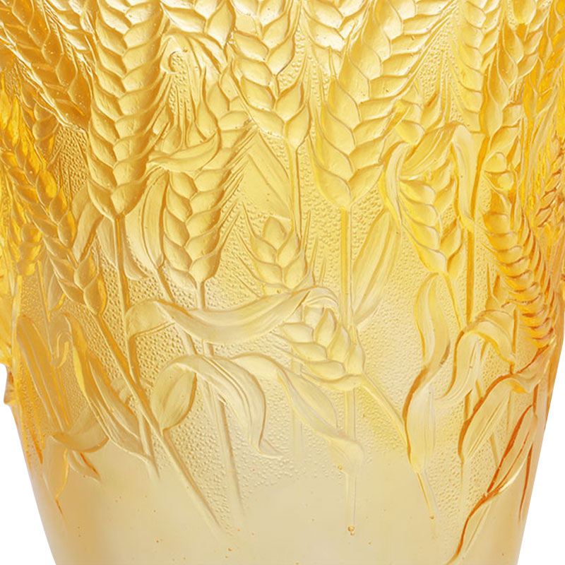 Amber glasvas präglad med veteöron