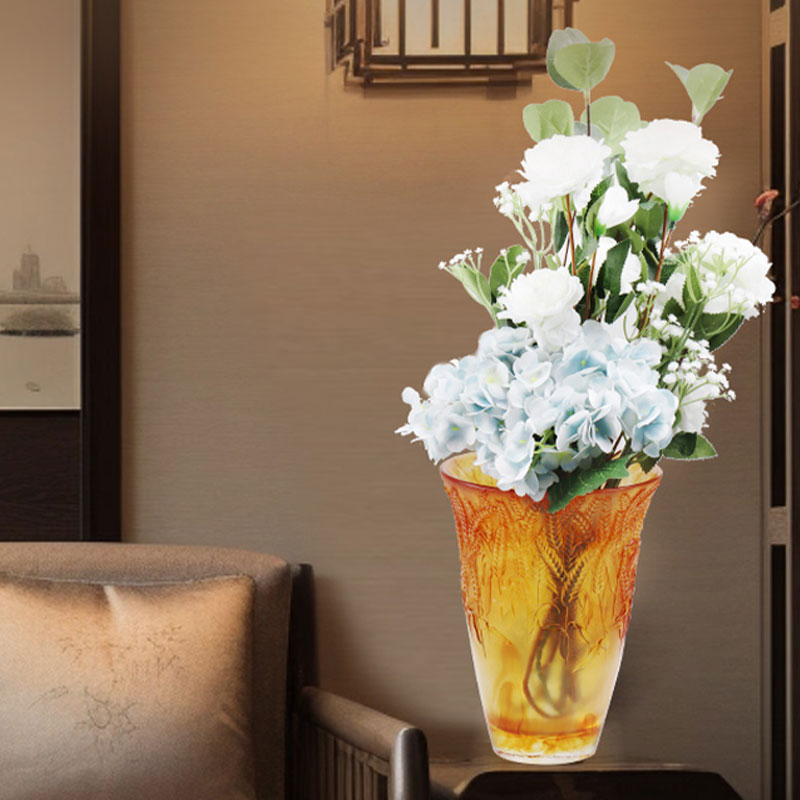 Amber glasvas präglad med veteöron