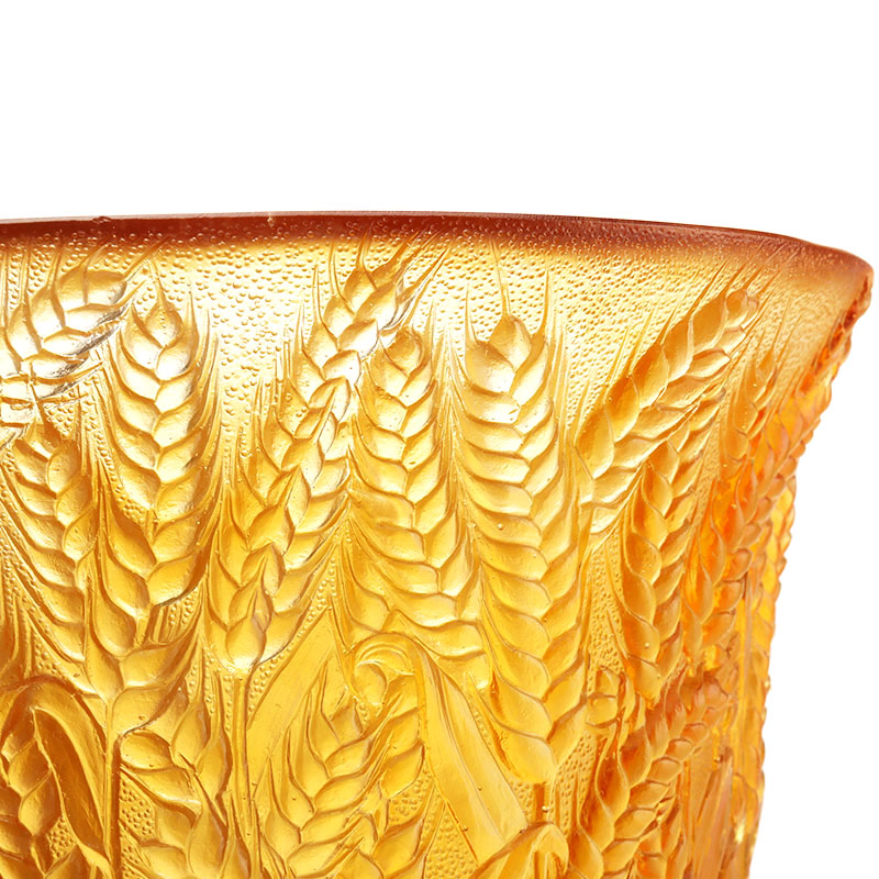 Amber glasvas präglad med veteöron