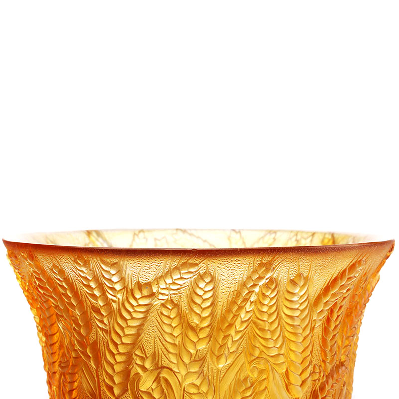 Amber glasvas präglad med veteöron