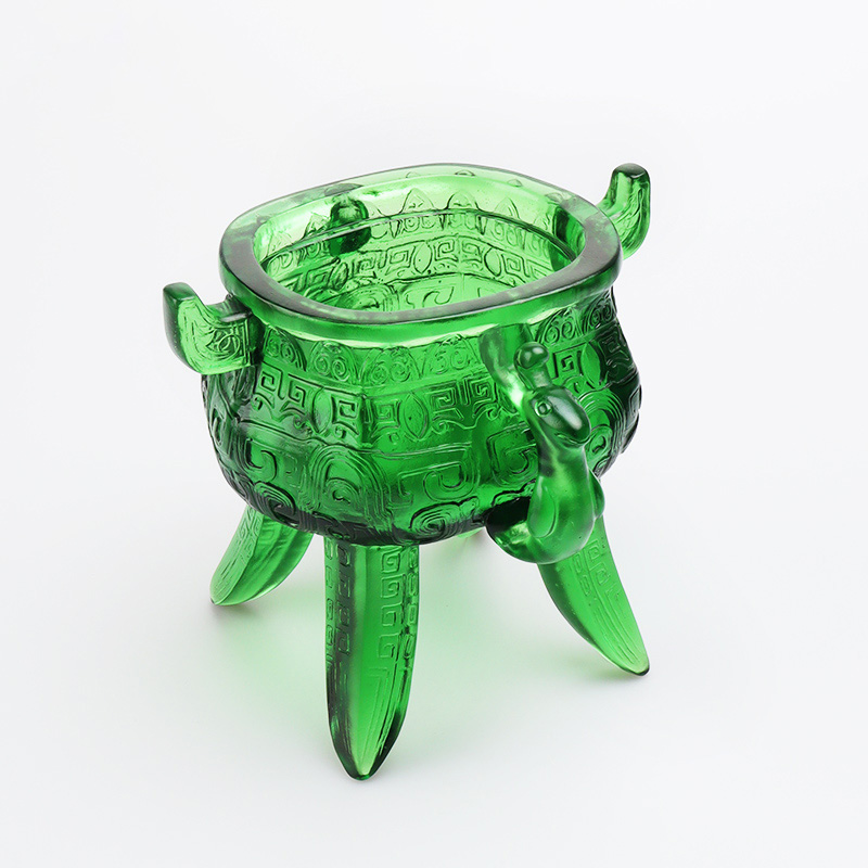 Smaragdgrönt stativ i kristallglas med öronformade handtag