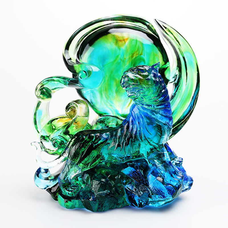 Blågröna genomskinliga tigerprydnader i kristallglas