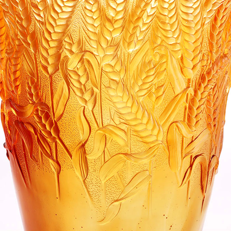 Amber glasvas präglad med veteöron