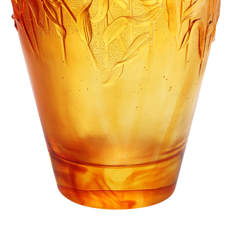 Amber glasvas präglad med veteöron