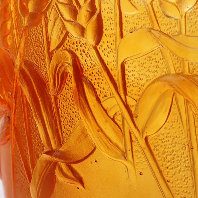 Amber glasvas präglad med veteöron